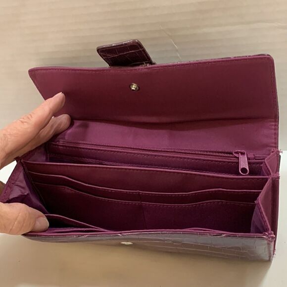 Mundi wristlet wallet. New with tags slim design with lots of storage spaces - Picture 4 of 7